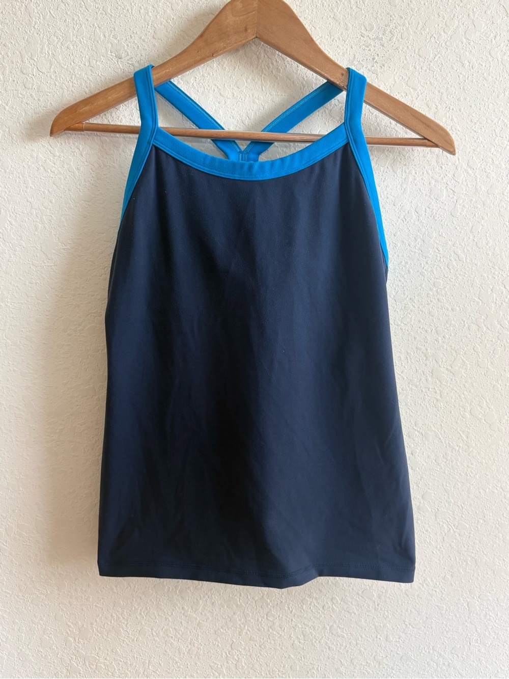 Lululemon Women's Ujjayi Tank w/Shelf Bra – Navy Blue, Size 6